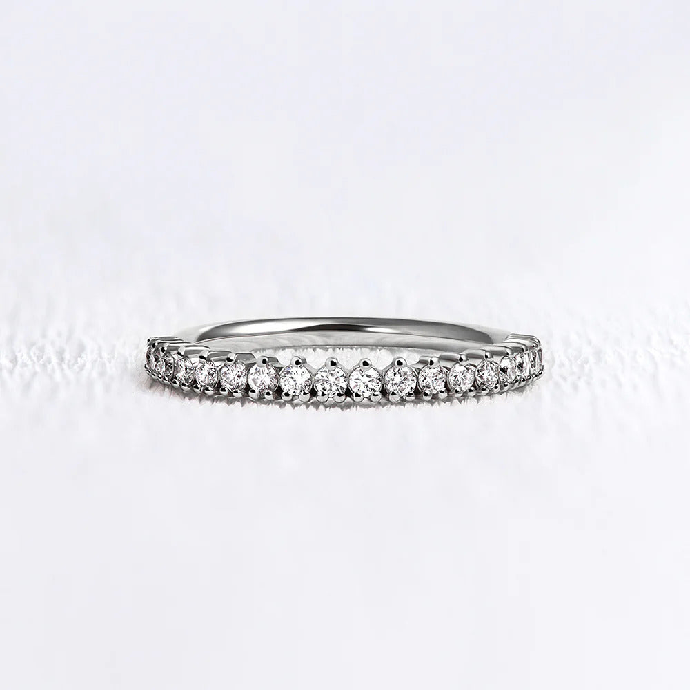 VVS1 Moissanite Diamond Round Cut Wedding Band For Women
