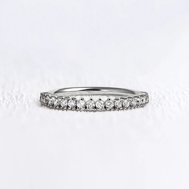 VVS1 Moissanite Diamond Round Cut Wedding Band For Women