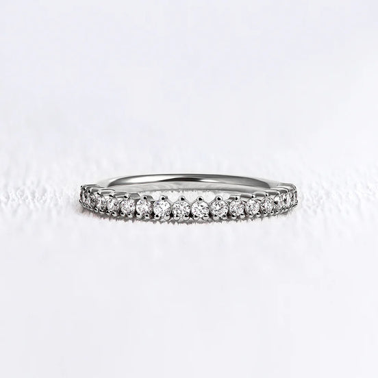 VVS1 Moissanite Diamond Round Cut Wedding Band For Women