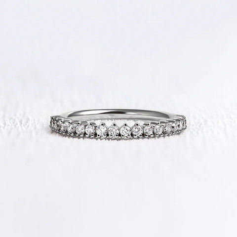 VVS1 Moissanite Diamond Round Cut Wedding Band For Women