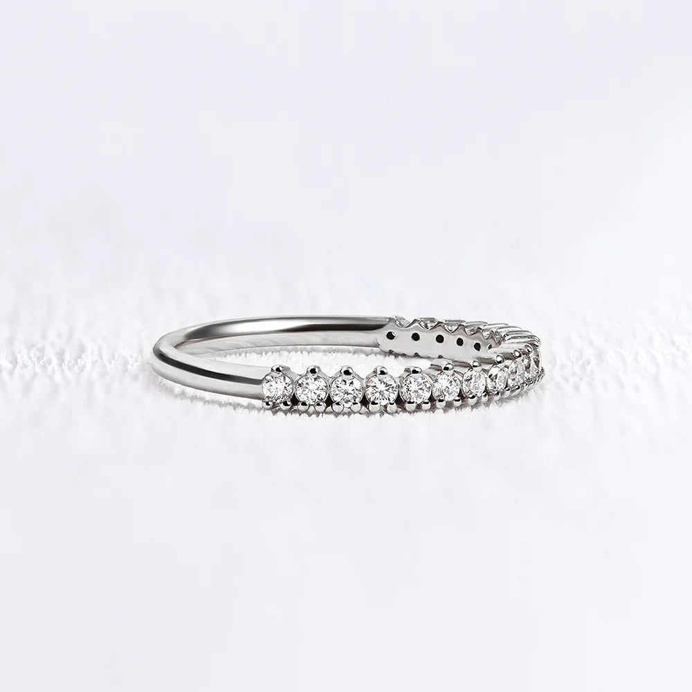 VVS1 Moissanite Diamond Round Cut Wedding Band For Women