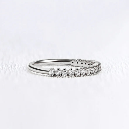 VVS1 Moissanite Diamond Round Cut Wedding Band For Women