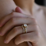Curved Style VVS1 Moissnaite Round Cut Wedding Band