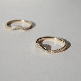 Curved Style VVS1 Moissnaite Round Cut Wedding Band