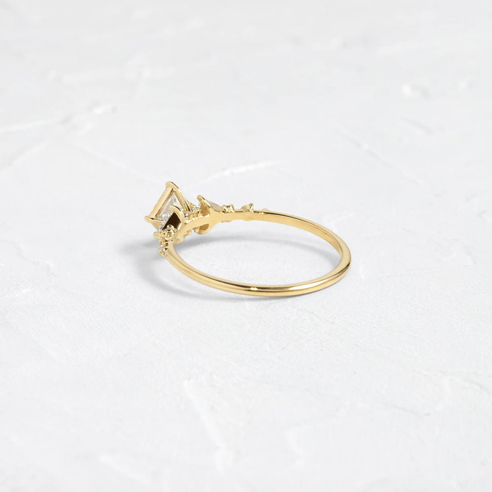 Unique Style Princess Cut Colorless Moissanite Wedding Ring
