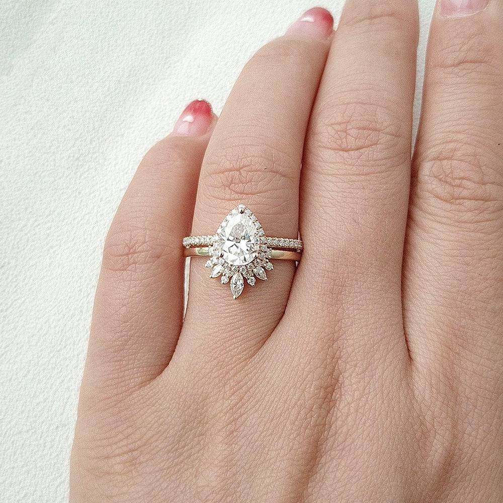 VVS1 Moissanite Halo Pear Cut Bridal Set For Women