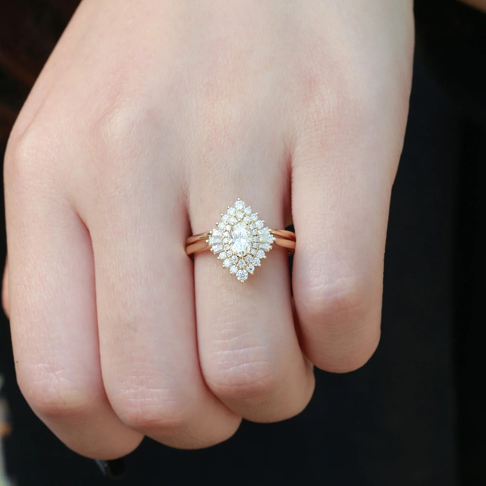 VVS1 Clarity Moissanite Oval Cut Filigree Vintage Halo Ring Set