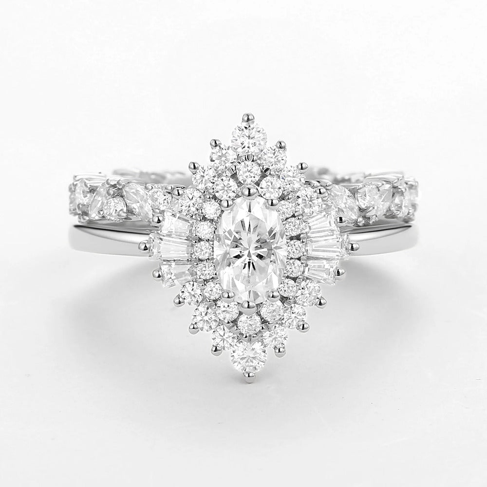 Oval Cut Vintage Halo Moissanite Wedding Ring Set For Her