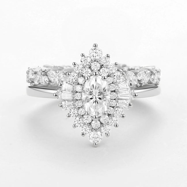 Oval Cut Vintage Halo Moissanite Wedding Ring Set For Her