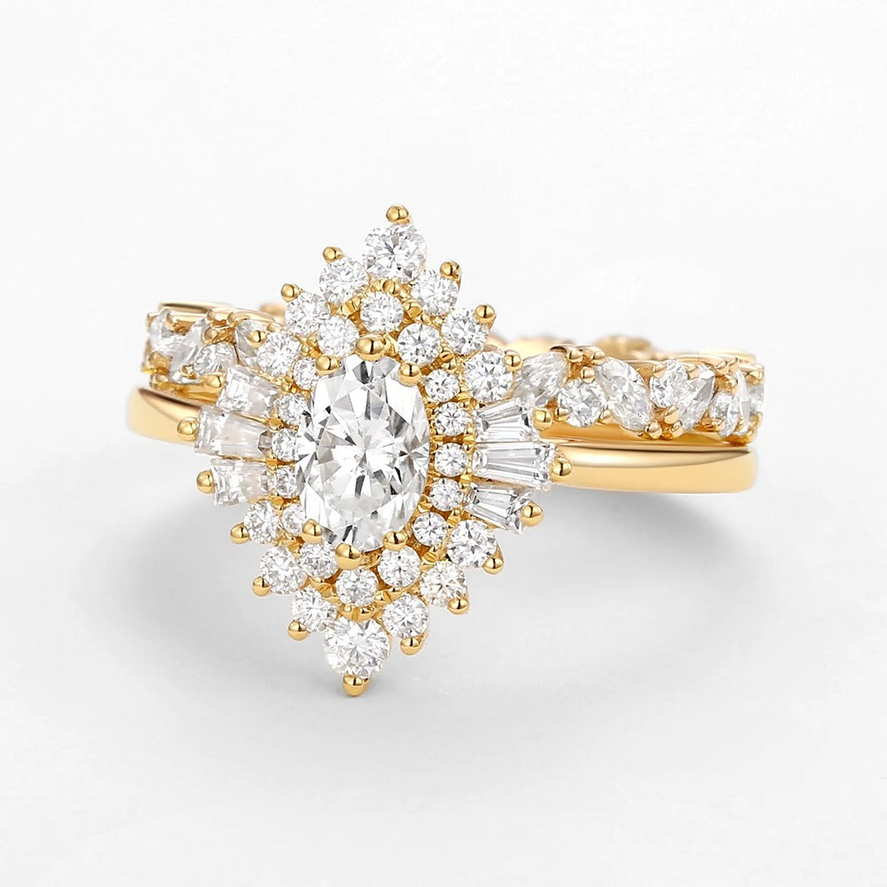 Oval Cut Vintage Halo Moissanite Wedding Ring Set For Her
