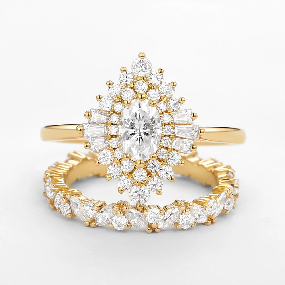 Oval Cut Vintage Halo Moissanite Wedding Ring Set For Her