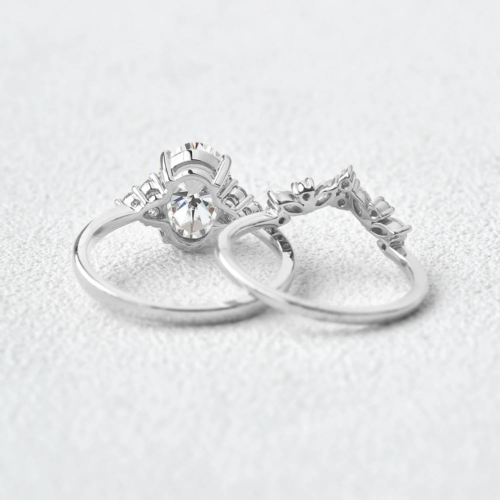 Side Accent Oval Cut Moissanite Bridal Set For Women