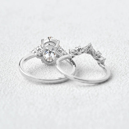 Side Accent Oval Cut Moissanite Bridal Set For Women