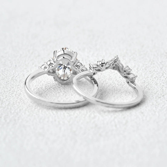 Side Accent Oval Cut Moissanite Bridal Set For Women