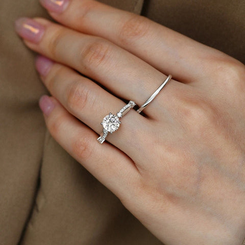 Round Cut Twisted Moissanite Engagement Ring