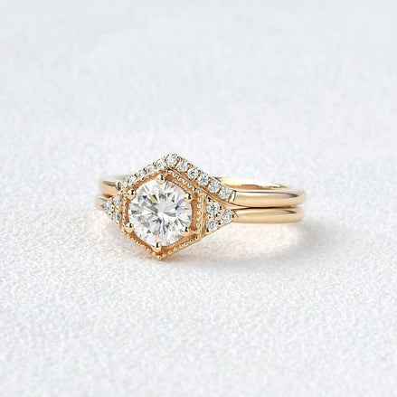 Moissanite Round Cut Vintage Wedding Rind Set
