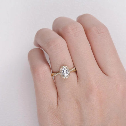 Oval Cut Moissanite Twisted Engagement Ring